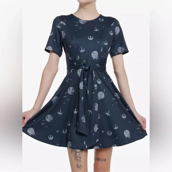 NWOT Her Universe Exclusive Star Wars Icons Tie Front Dress - Picture 1 of 7